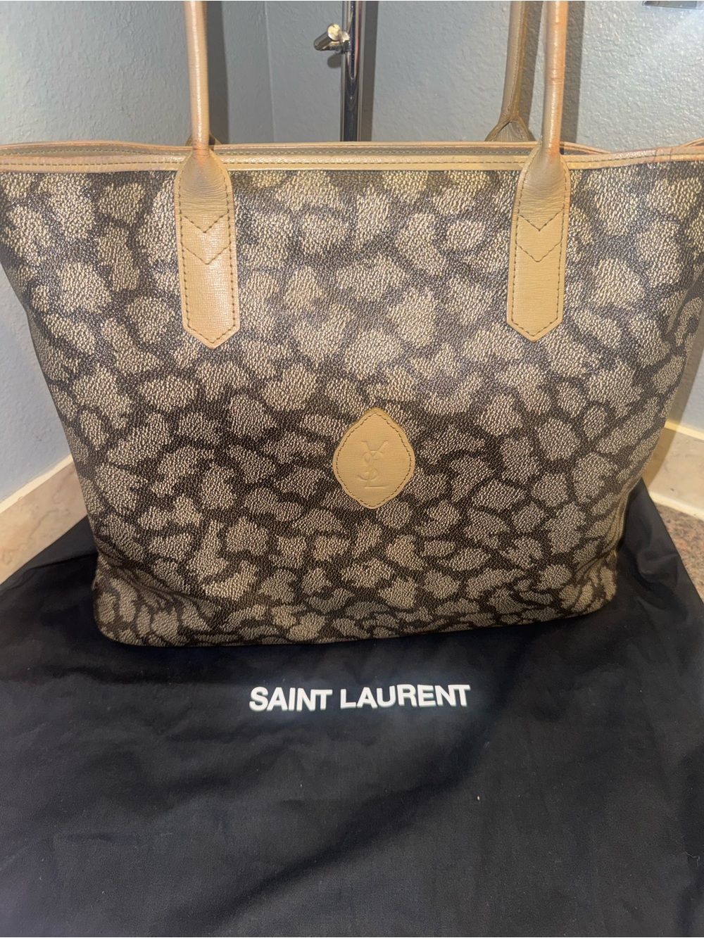 Yves Saint Laurent Brown Monogram Tote with COA and dust bag - Picture 2 of 7